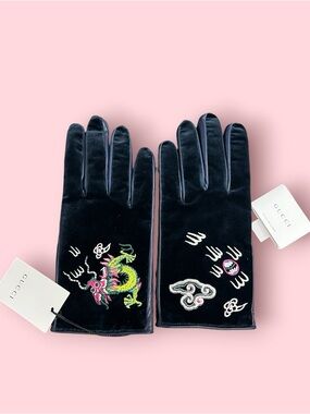 Gucci Dragon Embroidered Velvet And Leather Woman’s Gloves (Midnight Blue)